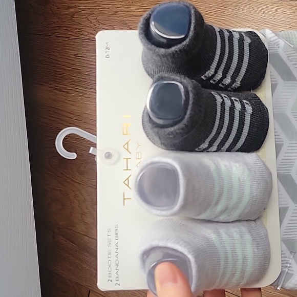 Bibs - Picture 2 of 3